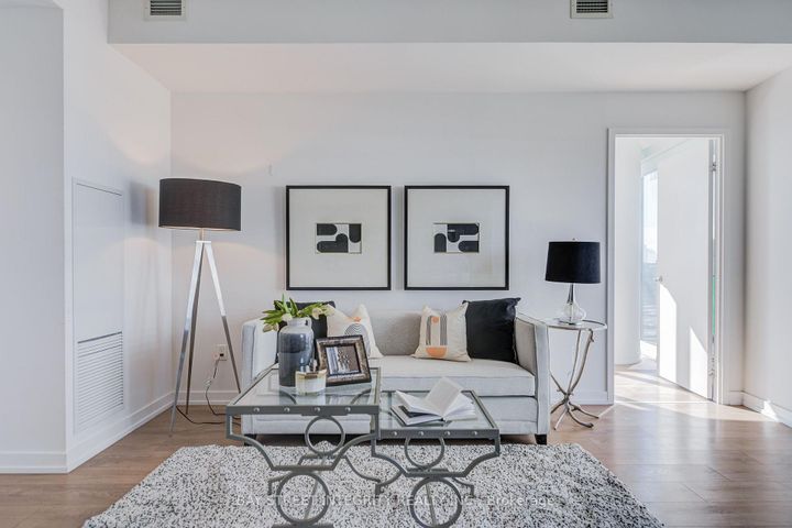 Photo 4 at 303 - 117 McMahon Drive, Bayview Village, Toronto