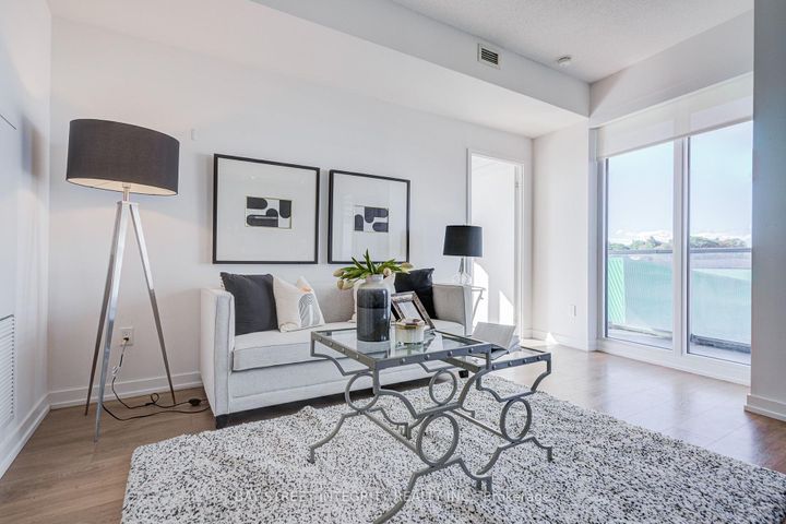 Photo 5 at 303 - 117 McMahon Drive, Bayview Village, Toronto