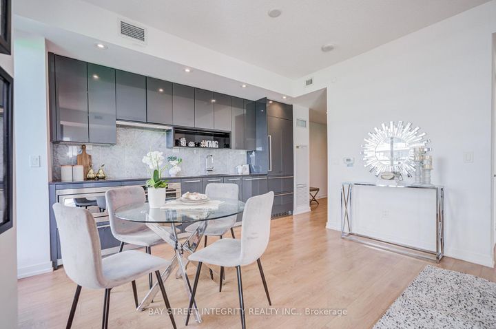 Photo 8 at 303 - 117 McMahon Drive, Bayview Village, Toronto