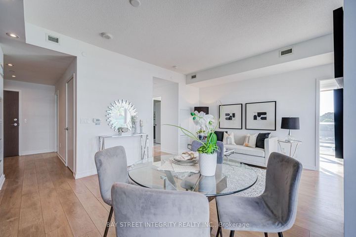 Photo 10 at 303 - 117 McMahon Drive, Bayview Village, Toronto