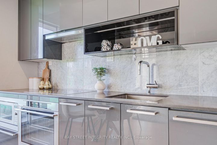 Photo 11 at 303 - 117 McMahon Drive, Bayview Village, Toronto