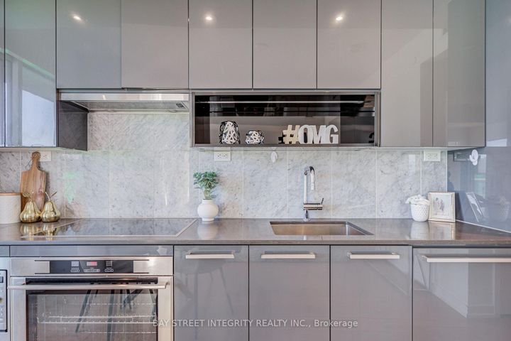 Photo 12 at 303 - 117 McMahon Drive, Bayview Village, Toronto