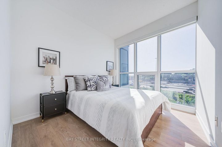 Photo 13 at 303 - 117 McMahon Drive, Bayview Village, Toronto