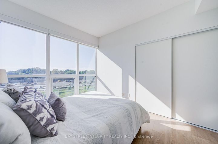 Photo 15 at 303 - 117 McMahon Drive, Bayview Village, Toronto
