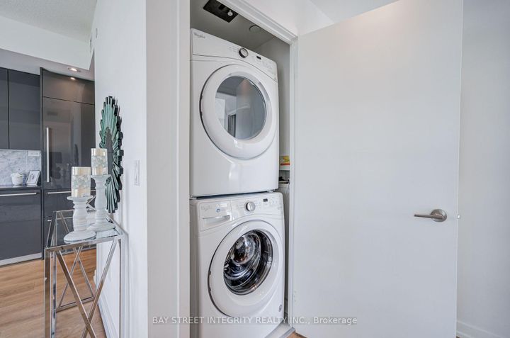 Photo 22 at 303 - 117 McMahon Drive, Bayview Village, Toronto