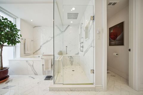 Photo 15 at 601 - 480 Queens Quay W, Waterfront Communities C1, Toronto