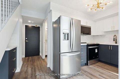 Photo 5 at 906 - 18 Merton Street, Mount Pleasant West, Toronto