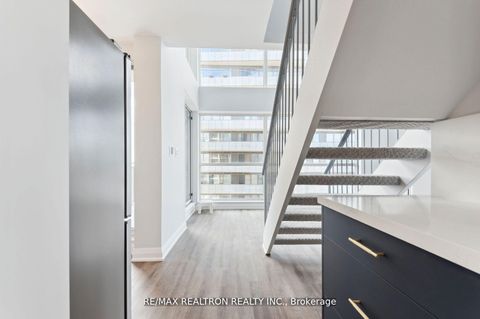 Photo 8 at 906 - 18 Merton Street, Mount Pleasant West, Toronto