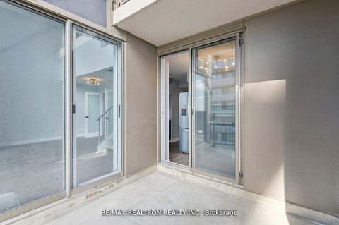 Photo 12 at 906 - 18 Merton Street, Mount Pleasant West, Toronto