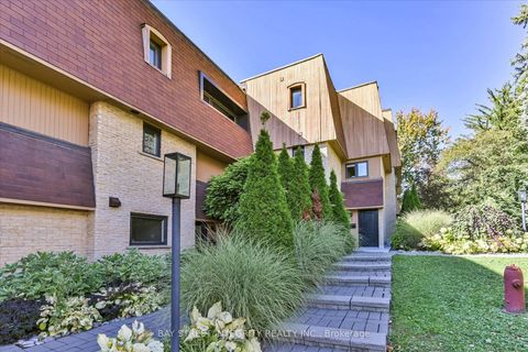 Photo 2 at 7 - 250 Erskine Avenue, Mount Pleasant East, Toronto