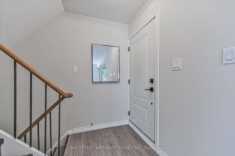 Photo 4 at 7 - 250 Erskine Avenue, Mount Pleasant East, Toronto