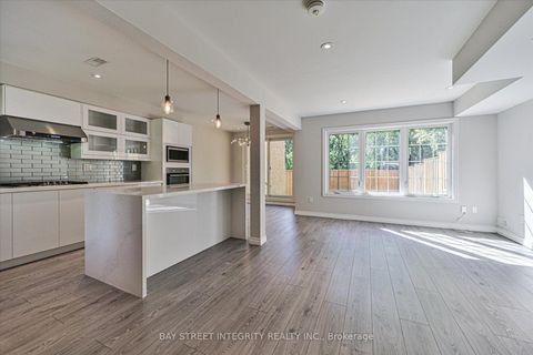 Photo 5 at 7 - 250 Erskine Avenue, Mount Pleasant East, Toronto