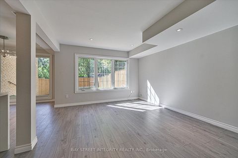 Photo 6 at 7 - 250 Erskine Avenue, Mount Pleasant East, Toronto