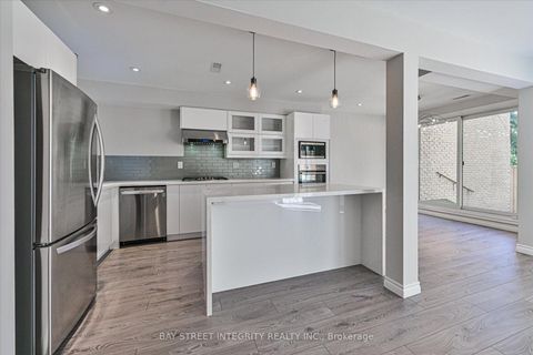 Photo 8 at 7 - 250 Erskine Avenue, Mount Pleasant East, Toronto