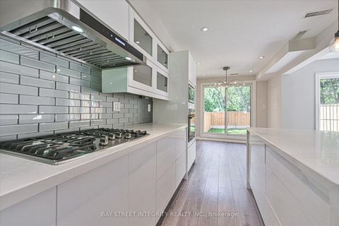 Photo 9 at 7 - 250 Erskine Avenue, Mount Pleasant East, Toronto