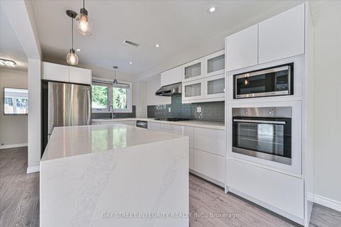 Photo 11 at 7 - 250 Erskine Avenue, Mount Pleasant East, Toronto