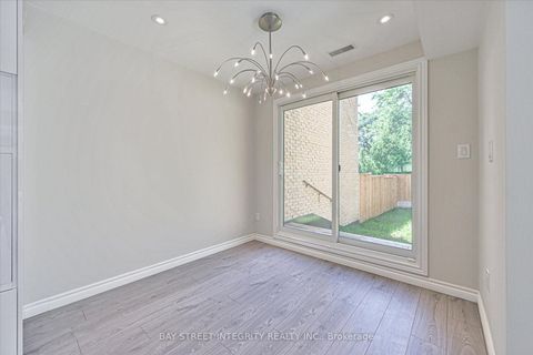 Photo 12 at 7 - 250 Erskine Avenue, Mount Pleasant East, Toronto