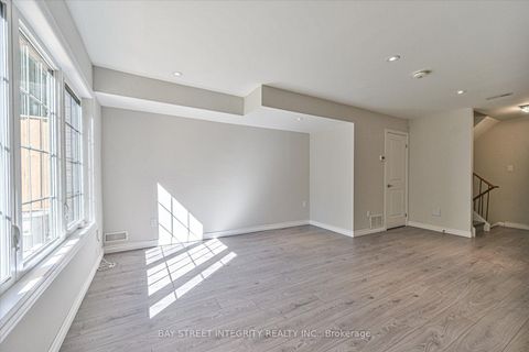 Photo 14 at 7 - 250 Erskine Avenue, Mount Pleasant East, Toronto