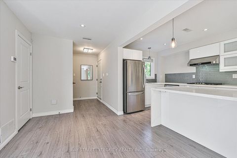 Photo 15 at 7 - 250 Erskine Avenue, Mount Pleasant East, Toronto