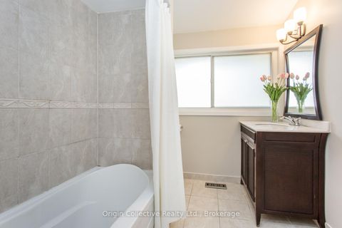 Photo 12 at 40 - 10 Esterbrooke Avenue, Don Valley Village, Toronto