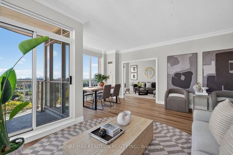 Photo 4 at LPH5 - 2 Clairtrell Road NW, Willowdale East, Toronto