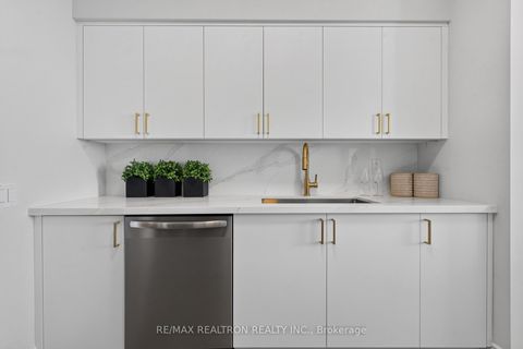 Photo 13 at LPH5 - 2 Clairtrell Road NW, Willowdale East, Toronto