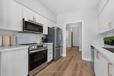 Photo 14 at LPH5 - 2 Clairtrell Road NW, Willowdale East, Toronto