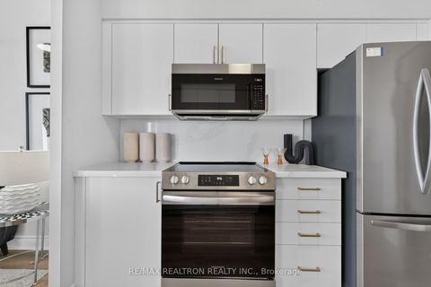 Photo 15 at LPH5 - 2 Clairtrell Road NW, Willowdale East, Toronto