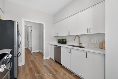 Photo 16 at LPH5 - 2 Clairtrell Road NW, Willowdale East, Toronto