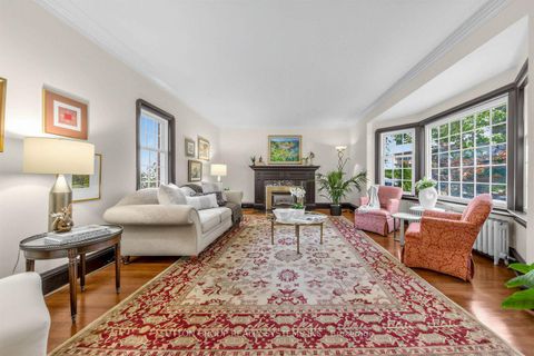 Photo 3 at 4 Brule Crescent, Swansea, Toronto