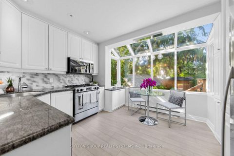 Photo 8 at 4 Brule Crescent, Swansea, Toronto