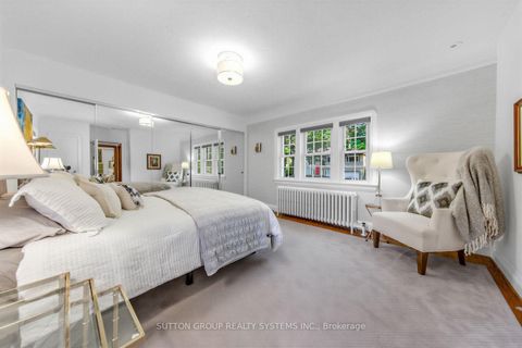Photo 12 at 4 Brule Crescent, Swansea, Toronto
