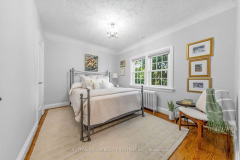 Photo 13 at 4 Brule Crescent, Swansea, Toronto