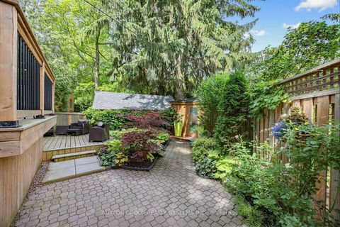 Photo 25 at 4 Brule Crescent, Swansea, Toronto