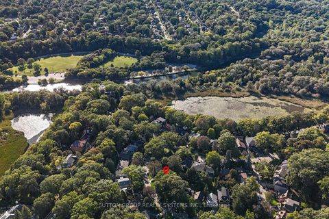 Photo 29 at 4 Brule Crescent, Swansea, Toronto