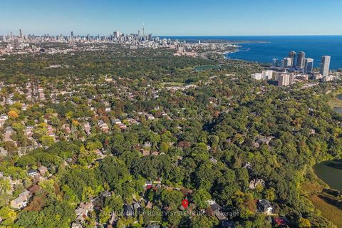 Photo 33 at 4 Brule Crescent, Swansea, Toronto