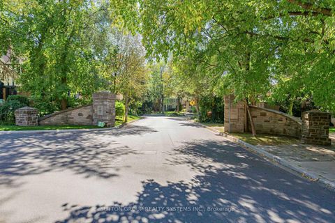 Photo 36 at 4 Brule Crescent, Swansea, Toronto
