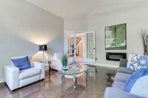 Photo 5 at 14 Mcgee Crescent, Aurora Highlands, Aurora