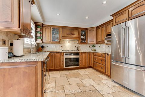 Photo 8 at 14 Mcgee Crescent, Aurora Highlands, Aurora