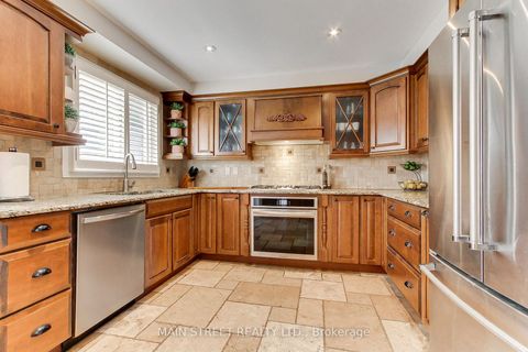 Photo 9 at 14 Mcgee Crescent, Aurora Highlands, Aurora