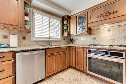 Photo 10 at 14 Mcgee Crescent, Aurora Highlands, Aurora