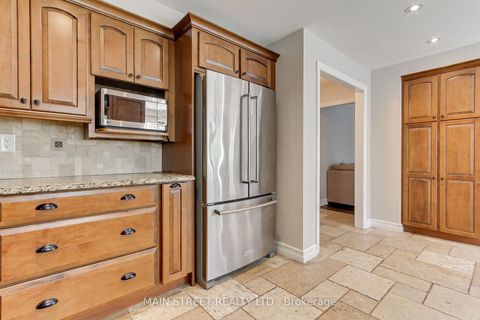 Photo 11 at 14 Mcgee Crescent, Aurora Highlands, Aurora