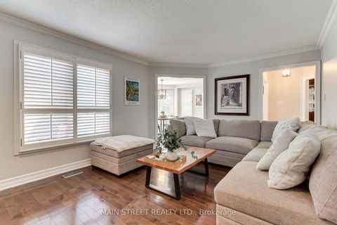 Photo 15 at 14 Mcgee Crescent, Aurora Highlands, Aurora