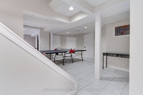 Photo 30 at 14 Mcgee Crescent, Aurora Highlands, Aurora