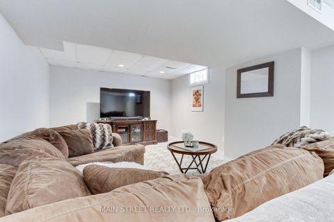 Photo 31 at 14 Mcgee Crescent, Aurora Highlands, Aurora