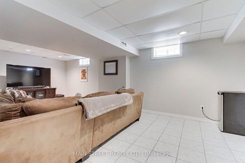Photo 32 at 14 Mcgee Crescent, Aurora Highlands, Aurora