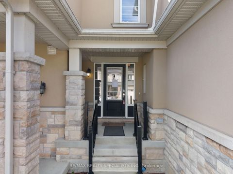 Photo 2 at 7 Stotts Terrace, Centennial Scarborough, Toronto