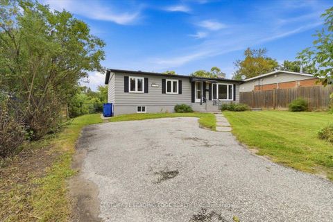 Photo 2 at 300 Annsheila Drive, Keswick South, Georgina