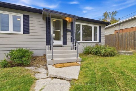 Photo 4 at 300 Annsheila Drive, Keswick South, Georgina
