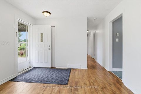 Photo 5 at 300 Annsheila Drive, Keswick South, Georgina